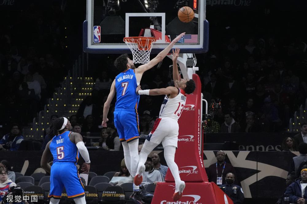 字母哥持票 字母哥持票