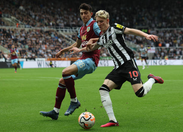 在球场上创 在球场上创